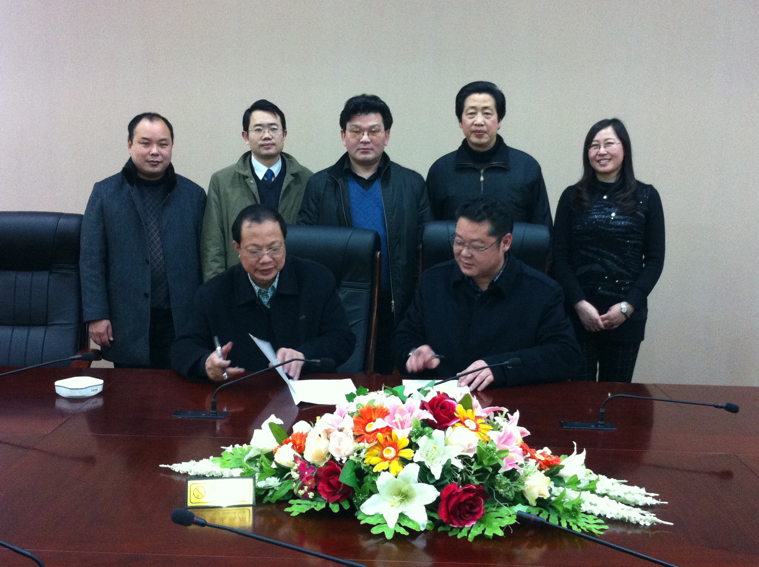 江汉艺术职业学院与武汉市社科院合作签字仪式