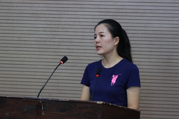 好党员、师德标兵报告会04.jpg