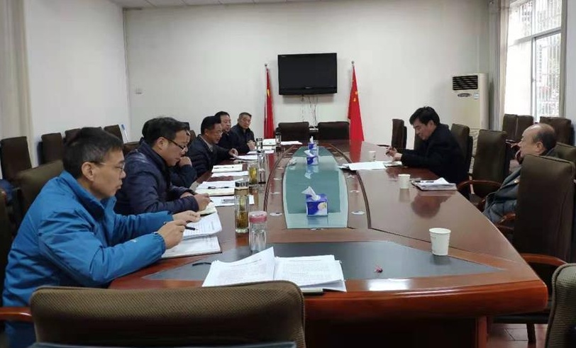 学校党委召开对照党章党规找差距会议_看图王.jpg
