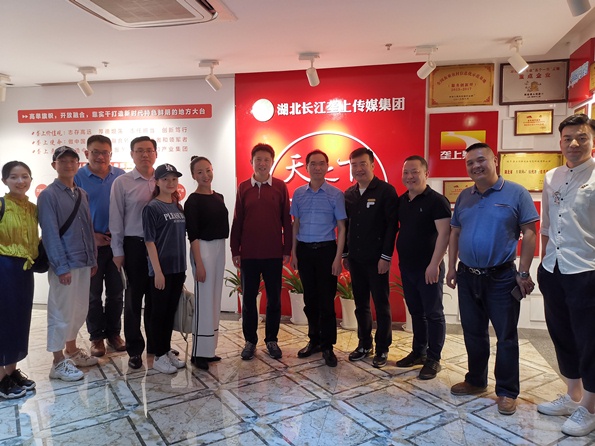 我校教师赴湖北长江垄上传媒集团学习考察01.jpg