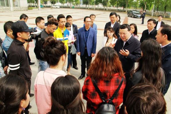 尔肯江•吐拉洪来潜江调研基层统战及群团改革工作04.jpg