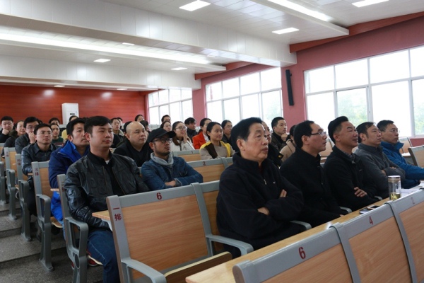 江汉艺术职业学院党员干部集中收看十九大图片03.JPG